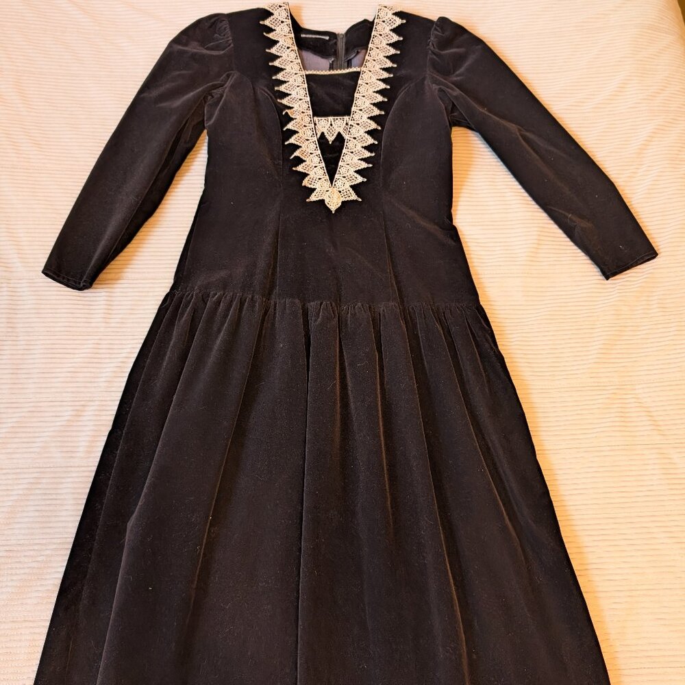 VINTAGE 1980s black velvet drop waist cream lace formal dress dark academia EUC
